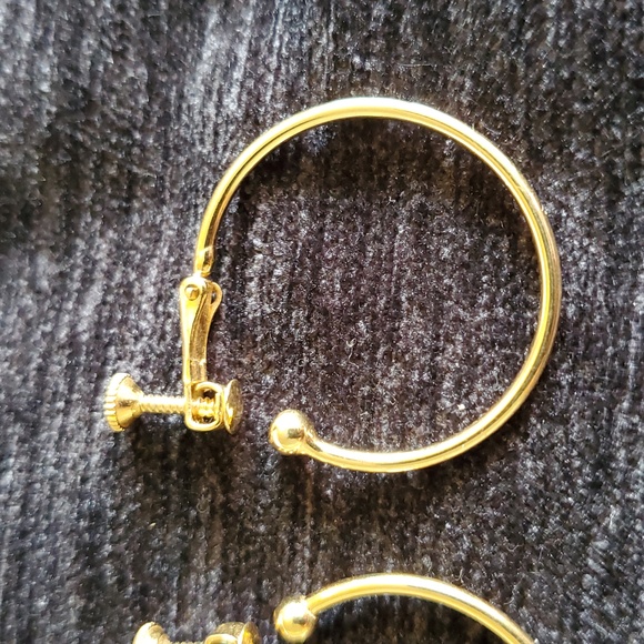 Vintage Napier Gold-Tone Thin Smooth Circle Hoop Clip On Screw Back Earrings - Picture 6 of 8